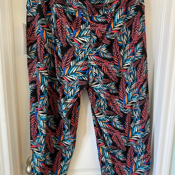 Intro.Love the Fit Capri Leggings size-2XL - Picture 6 of 8